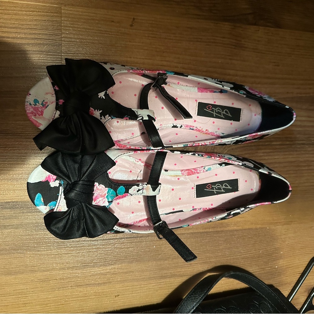 Iron fist clothing buns n roses black bow flats size 8